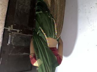 Ritu: Desi Bhabhi dorf in kleidung