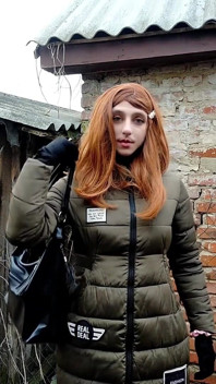 La zorra bimbo se prepara para conocer a su amigo