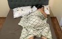Leydis Gatha: Mamă sexy obraznică odihnindu-se goală și fiul ei vitreg a trezit-o...