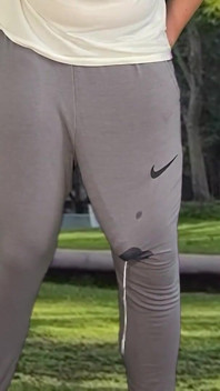 Buitenshuis klaarkomen in grijze sweatpants