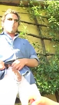 Ateşli Asyalı genç kız yabancılardan ayaklarına boşalıyor