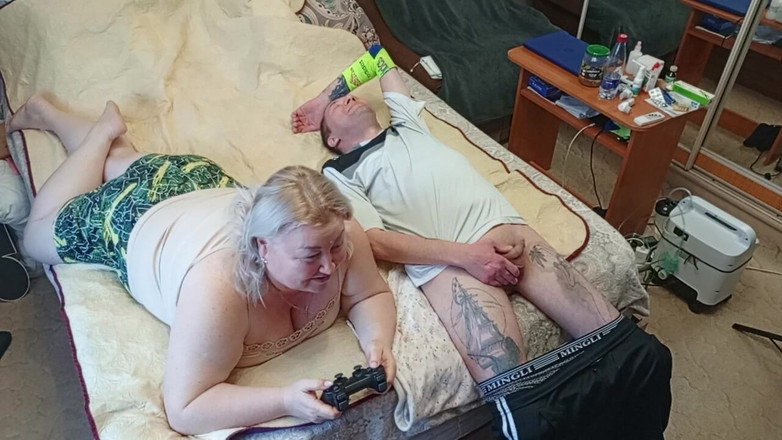 Zona901: O jogo do consola terminou com um boquete da madrasta...