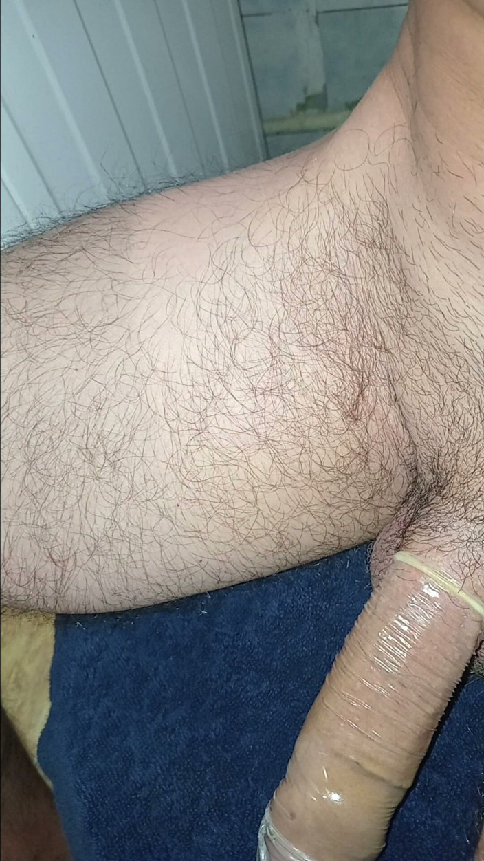 Pandora-DVA: Mannelijke penis in een condoom komt klaar, kom binnenin!
