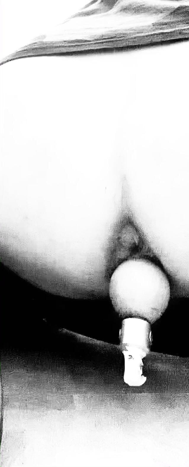 Haggy Baggy: Noir anální masturbace