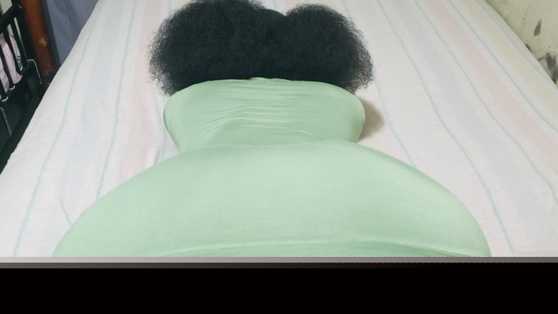 Lovemina: A garota foi deixada sozinha em casa e decidiu mostrar...