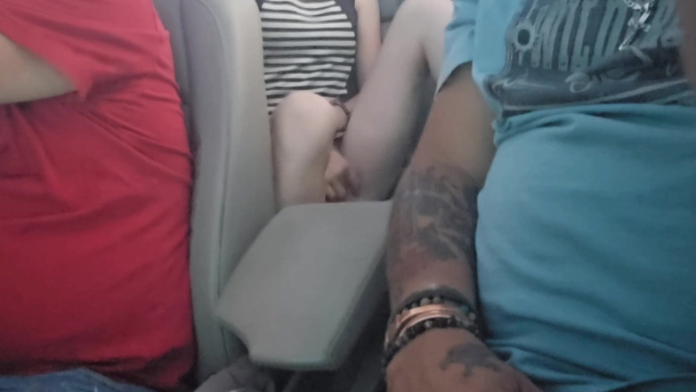 Sparowdox: Blondă sexy cu ochi albaștri se fute cu un vibrator în...