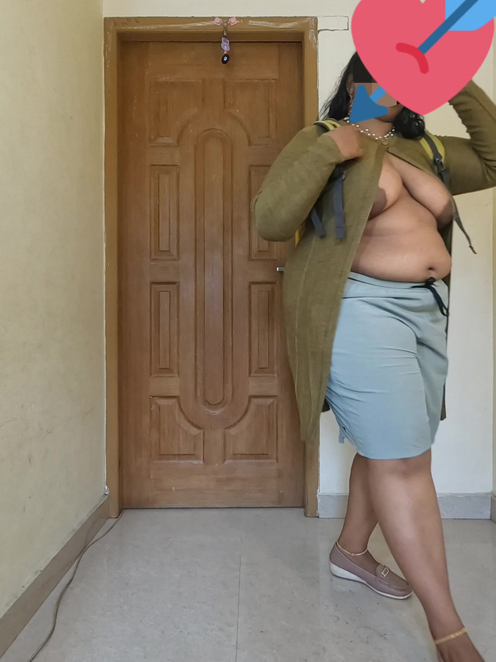 Anne Ipe: Фотосессия с обнаженной пухлой индийской девушкой топлесс.