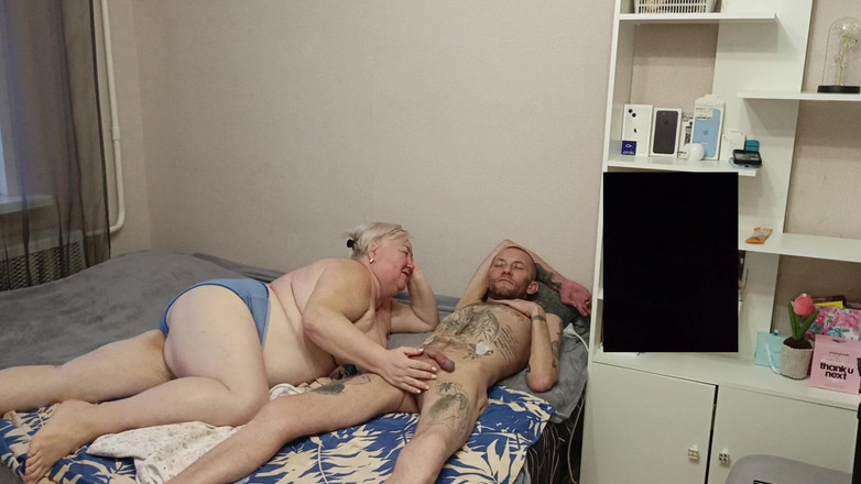 Zona901: Мачеха сделал мне минет и помог мне кончить