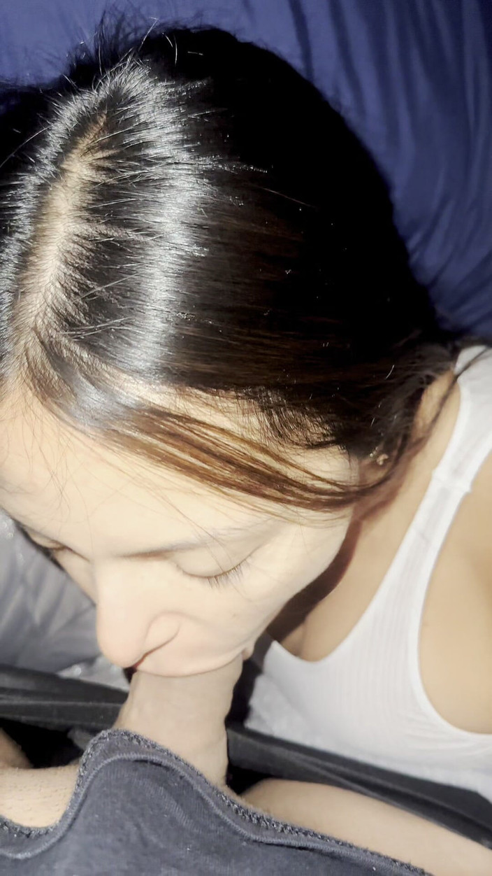 BrandySalazar: 顺从的拉丁女郎吮吸dom并吞下他的