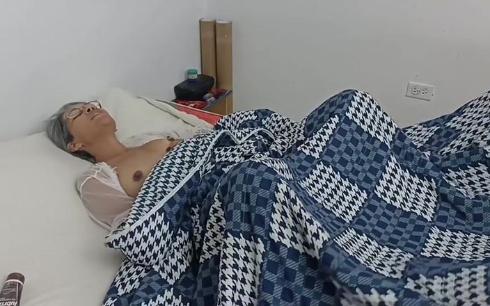 Swingersamateur40: Mi relación sexual con mis hermanastras comenzó con la masturbación.