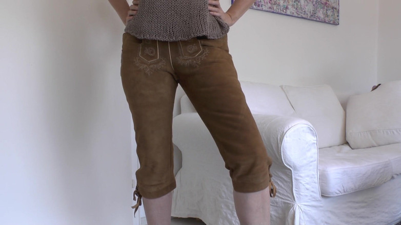 Lady Victoria Valente: Lederhosen Bavarian: ngendus pantat dan muncrat di pantatku! Lady Victoria...