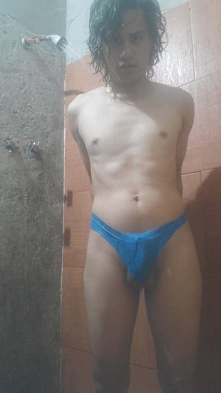 Kingkan12: Femboy în Queenhot9 Tanga