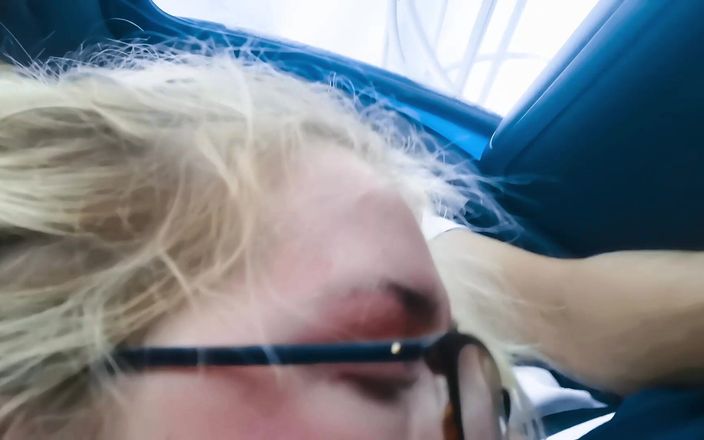 JessieHH: Ssanie przypadkowego faceta wielkiego kutasa w swoim samochodzie na parkingach