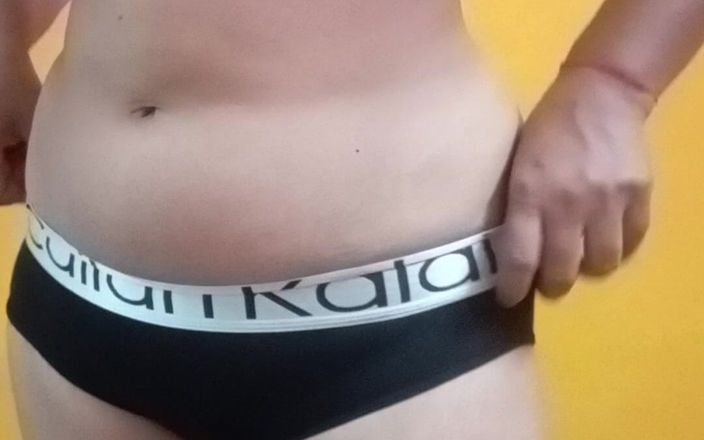 Siyasharma: Gorąca i seksowna Siya spojrzała na swoje ciało