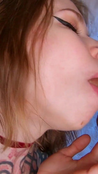 Grunge girl close-up boquete desleixado