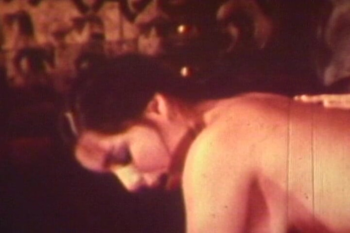 Vintage Life: Red-tinted Vintage Loop Captures Retro Foursome in Raw Action