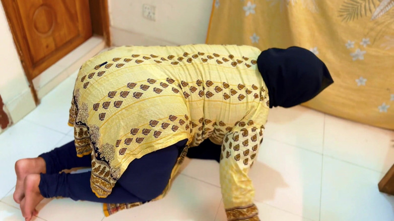 Aria Mia: Pembantu rumah panas Arab tersangkut: tolong tergesa-gesa &amp; kongkek pantat besar...