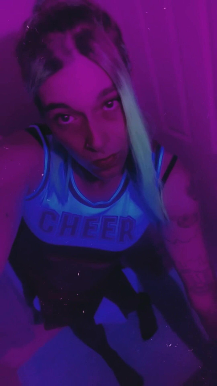 CarmenMelatonin: Sexy cheerleader-partygirl