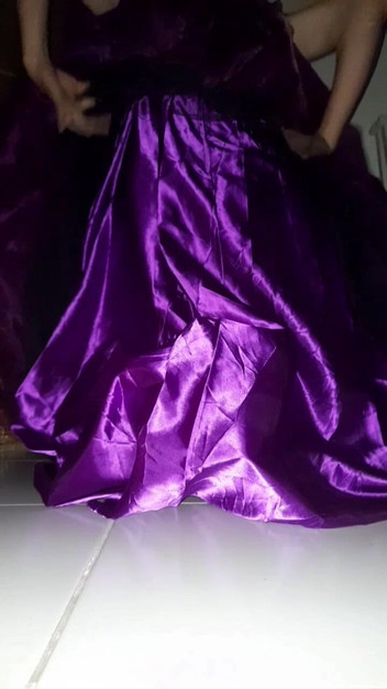 Naomisinka: Masturbación de pelota púrpura satinada