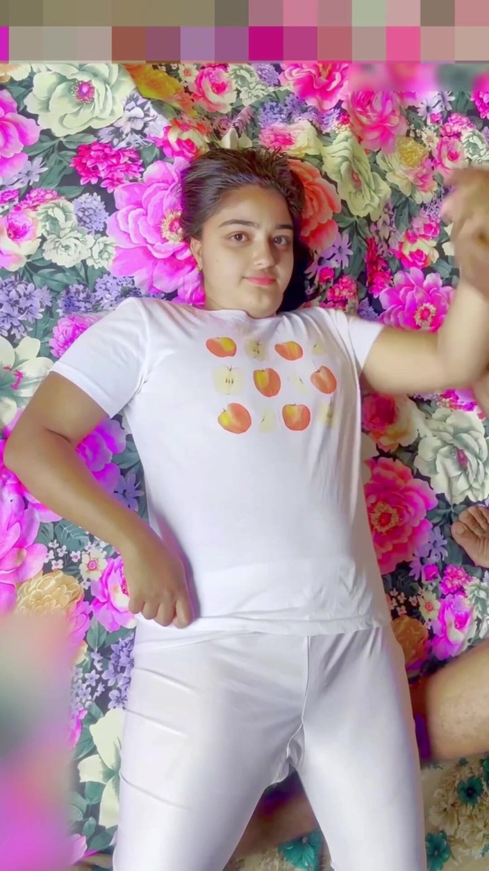 Your_aisha: 美しいインド系デシ女の子、きつい膣のセックス、XXXセックスビデオ、初めてのセックス