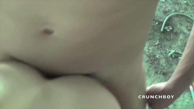 Crunch Boy: Cowok muda seksi dientot sama cowok nakal di jelajah luar...