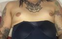 Emma Ink: În pat în corset și mă masturbez pentru tine, partea 2