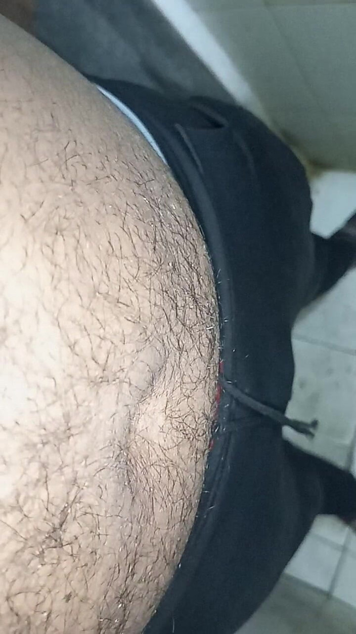 Sweet Indian cock: インドの少年が大きなペニスで屋外マスターベート