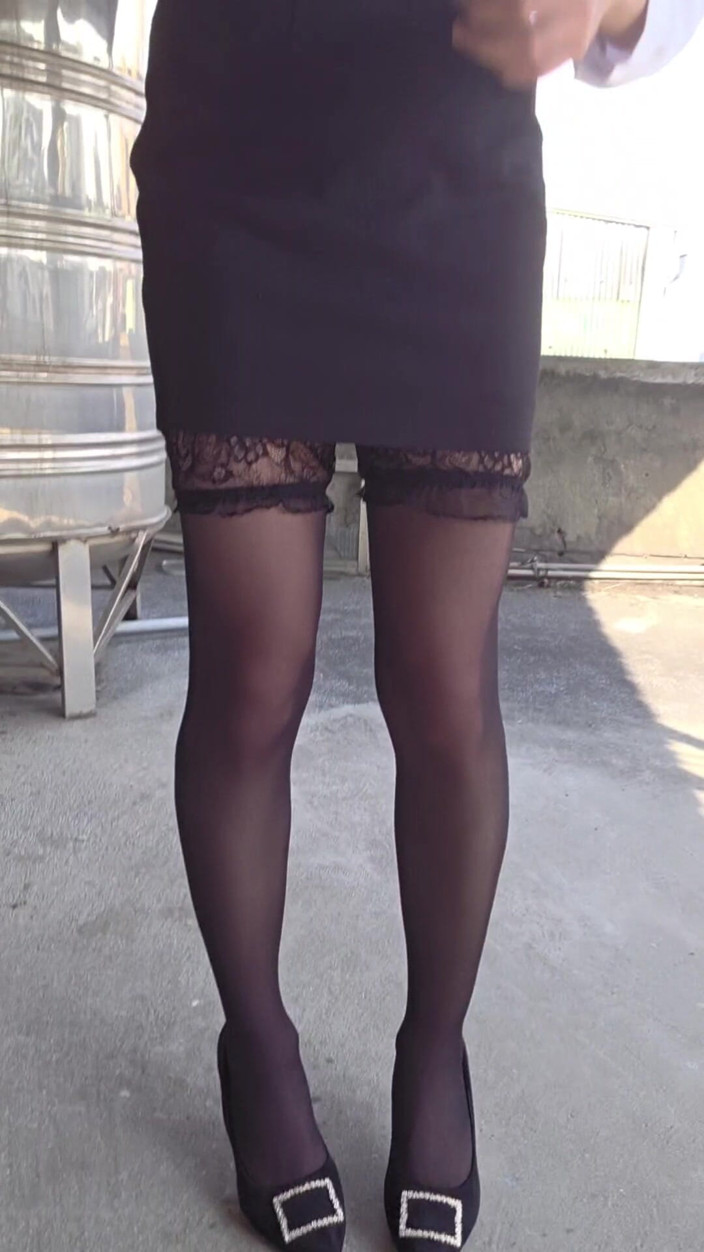 Taiwancdgirl: 伪娘婷萱的透明内裤搭配吊带丝袜