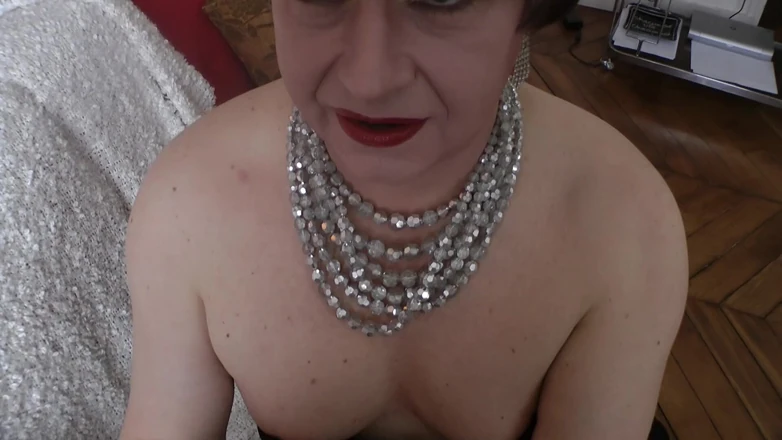 Trans and Co: 熟女变性人被一个黑人干