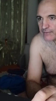 Obfite wytrysk na stopy i pachy i otwarty tyłek w długim pokazie na żywo