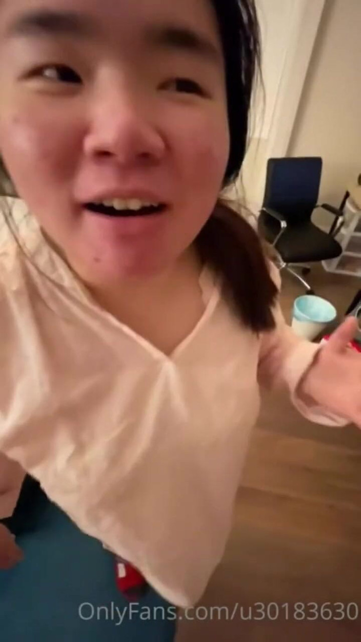 SquishMallow3328: 내 자지를 빨아주는 임신한 중국 밀프의 입에 정액