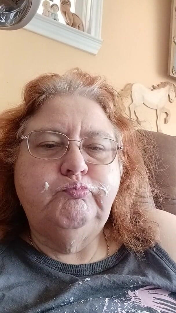 BBW nurse Vicki adventures with friends: Crème puff genot