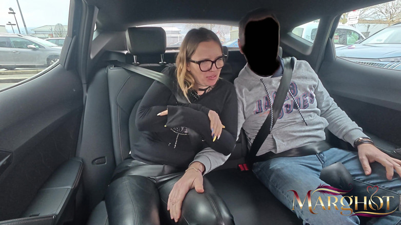 Sexymarghot: Marido conduce mientras su amante me toma por detrás