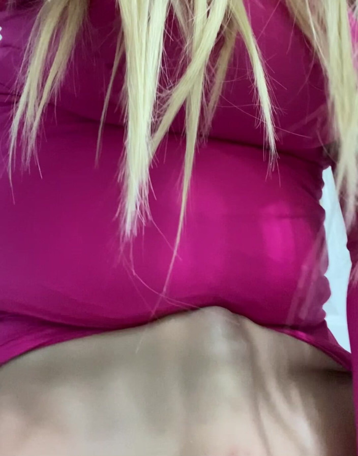 MadisonCD2025: 娘娘腔 crossdresser 一边和素人继母说下流话一边用假阳具操她的阴户