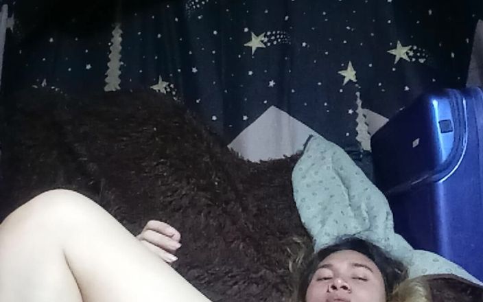 Reynaldo6: 女王は本当にパパに見せびらかすべきです。