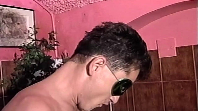 Bangora MILFs: Geile MILF mit verbundenen augen lutscht und fickt in dampfiger...