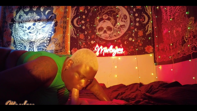 Marley Moore Videos: Ini hari ke humpday!