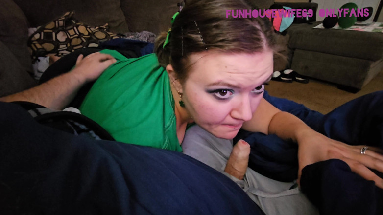 Funhousewife69: Tutto in verde con le trecce ma aveva fame quindi...