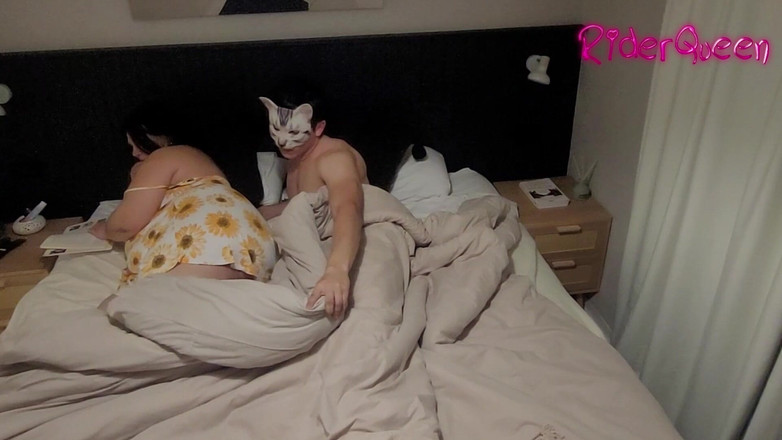 Riderqueen: Stiefmutter im bett teilt stiefsohn - video für fans MILF BBW