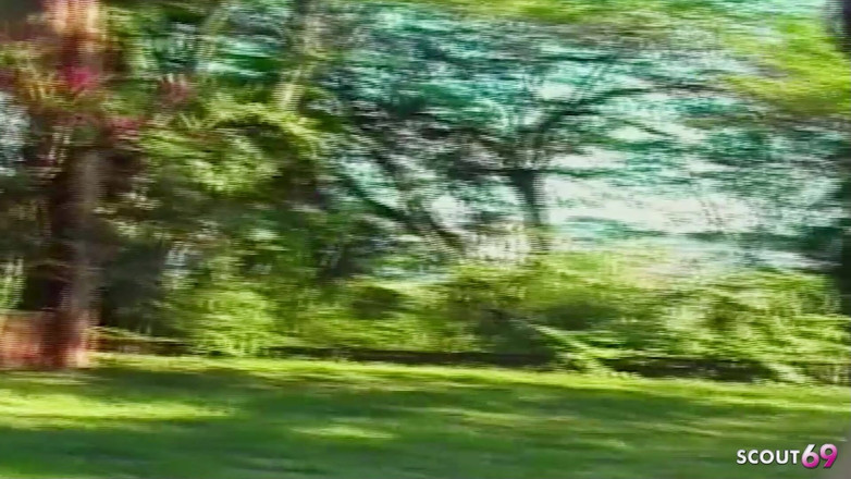 Shemale TS Collection: Chudy facet z dużymi piersiami Latina Tranny potajemnie zerżnięty analnie...