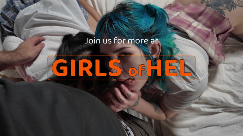 Girls of Hel: Riscaldamente di figa prima dell'azione - una calda ragazza alternativa si...
