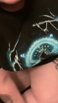 Kencing di kamar mandi dan diganggu