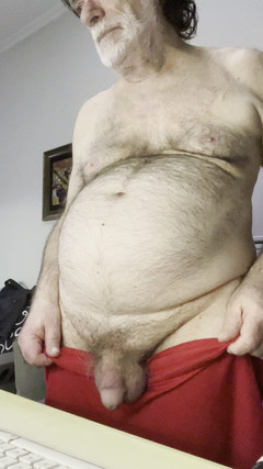 Coach Karl dude lodge: 2025-12-08 Засвет в спортзале в шортах