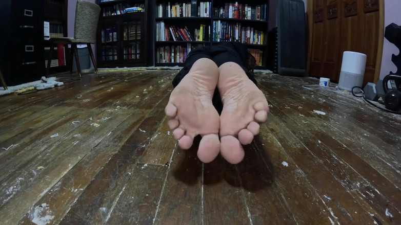 Mr Dimples: Master bikin kamu crot di kakinya - foot joi