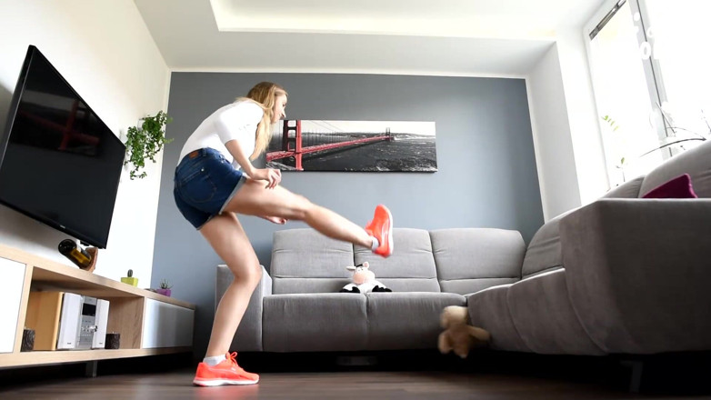 Czech Soles - foot fetish content: Daniela's stomping tedy bear rampage!