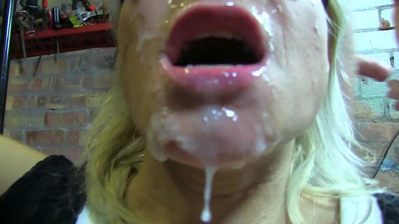 Creampie Clinic: Sürtük Evli Kadın Garajında Sikiliyor