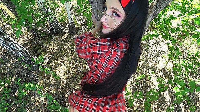 Anny Walker: Procházka lesem zakončená výstřikem na obličej - Anny Walker