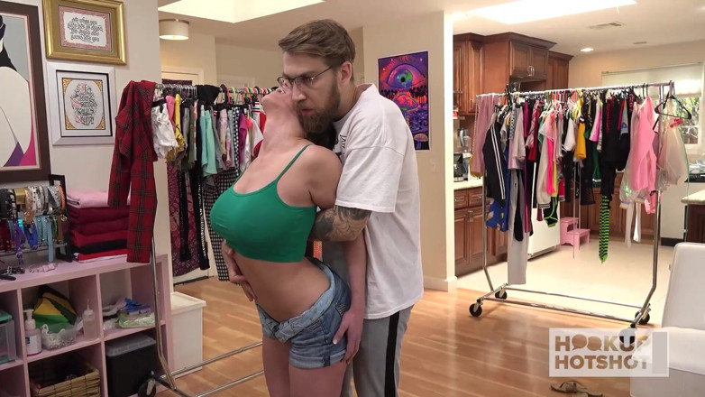 HookUp HotShot-BTS: Bts - Slutty Dee Williams Is Horny for Bryan Gozzling's Rough...