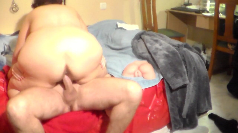 Sex hub couple: John shoots all his cum into Jen's pussy when she...