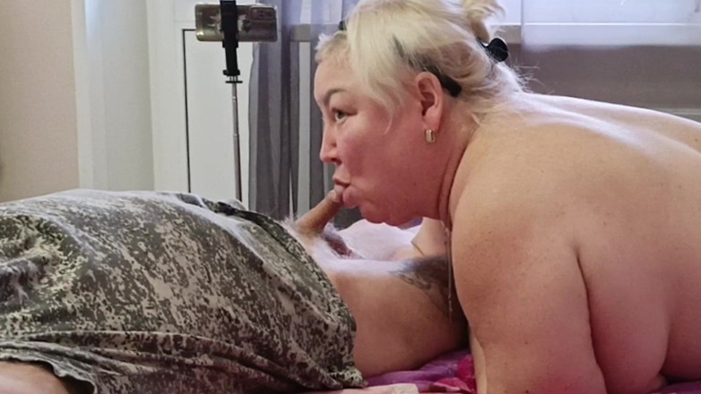 Zona901: Xuất tinh sâu trong miệng mẹ kế của tôi là...